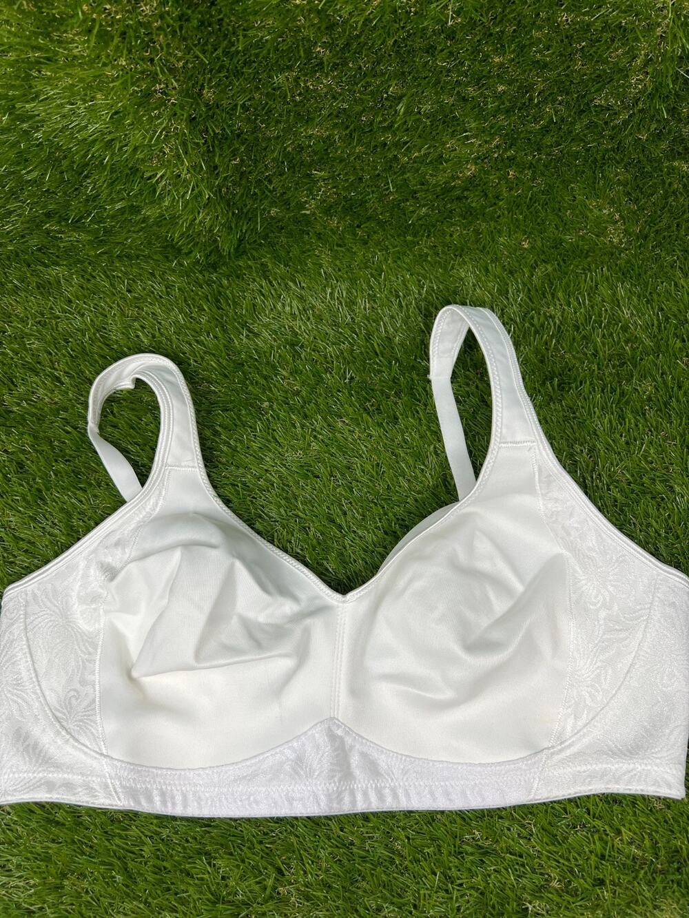 Playtex 40D NO TAG 4049 White 18 Hour Side & Back Smoothing Wireless Bra